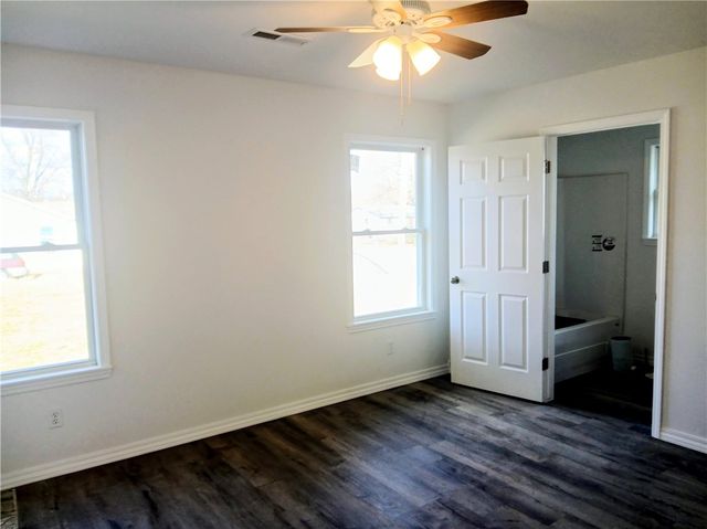 100 W 7th Street, Green Forest, AR 72638