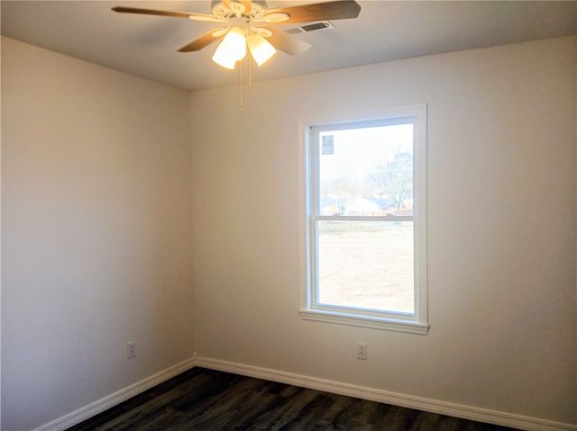 100 W 7th Street, Green Forest, AR 72638