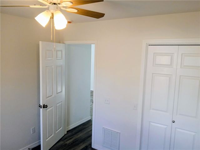 100 W 7th Street, Green Forest, AR 72638