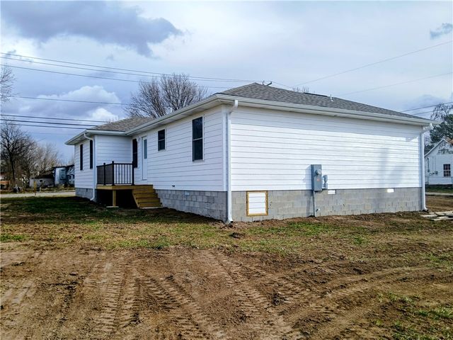 100 W 7th Street, Green Forest, AR 72638