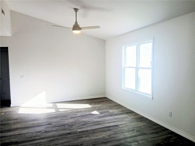 100 W 7th Street, Green Forest, AR 72638