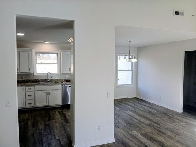 100 W 7th Street, Green Forest, AR 72638