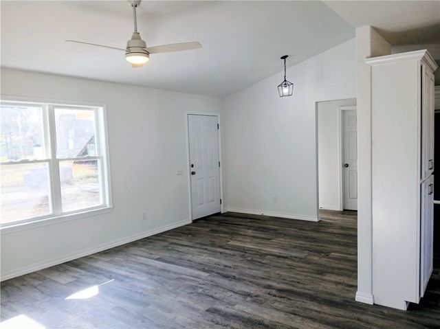 100 W 7th Street, Green Forest, AR 72638