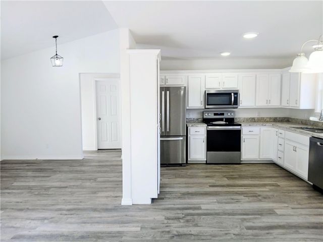 100 W 7th Street, Green Forest, AR 72638