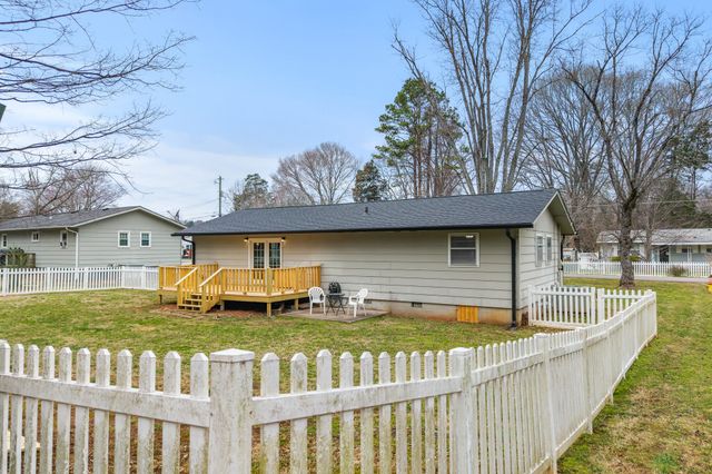 1215 Jones Street, Athens, TN 37303