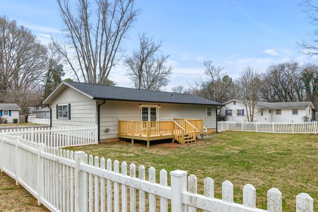 1215 Jones Street, Athens, TN 37303