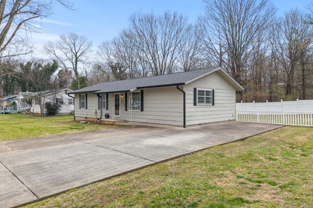 1215 Jones Street, Athens, TN 37303