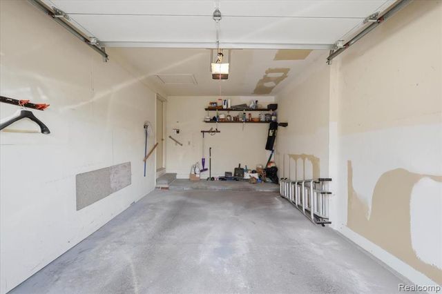 6680 Ridgefield Circle 101, West Bloomfield, MI 48322