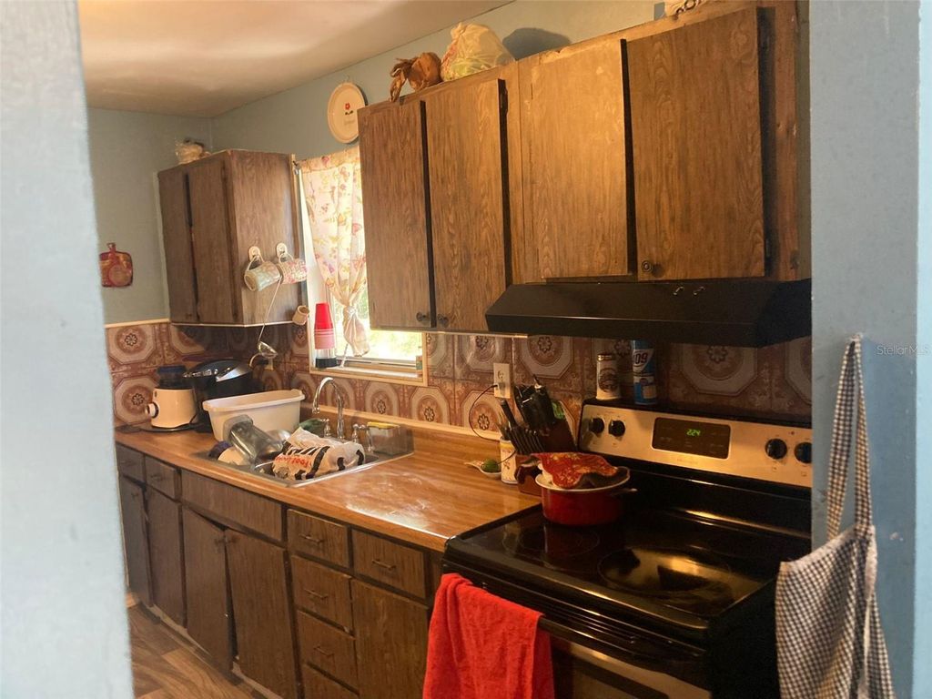 Image 4 of property listing at 6902 E 26TH AVENUE, Tampa, FL 33619