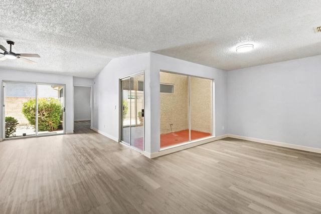 7407 Sunborough Ln, Sacramento, CA 95828