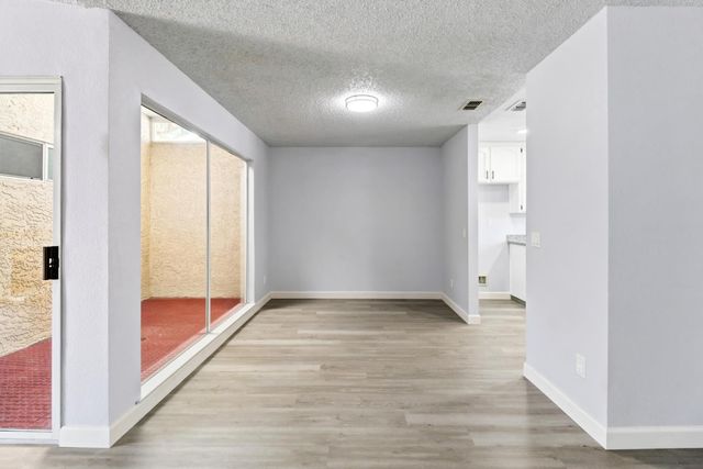 7407 Sunborough Ln, Sacramento, CA 95828