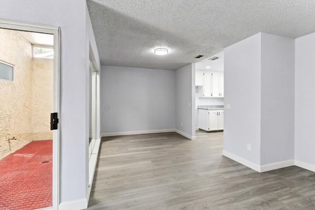 7407 Sunborough Ln, Sacramento, CA 95828