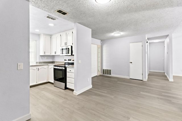 7407 Sunborough Ln, Sacramento, CA 95828