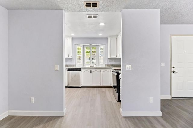 7407 Sunborough Ln, Sacramento, CA 95828