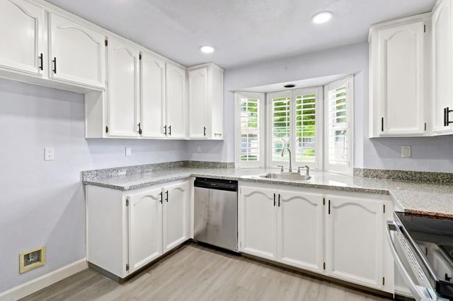 7407 Sunborough Ln, Sacramento, CA 95828