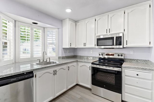 7407 Sunborough Ln, Sacramento, CA 95828
