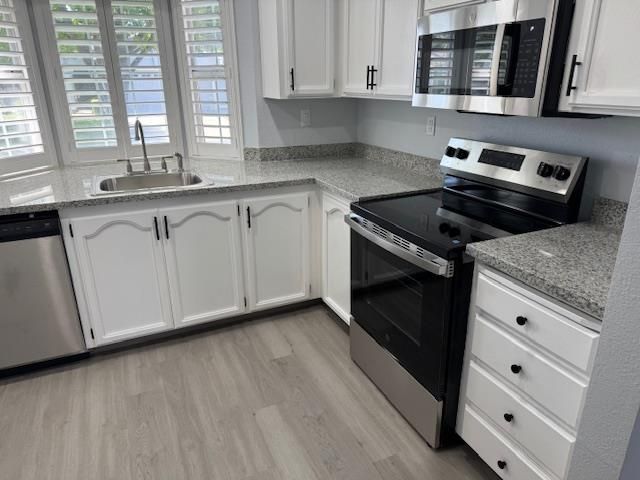 7407 Sunborough Ln, Sacramento, CA 95828