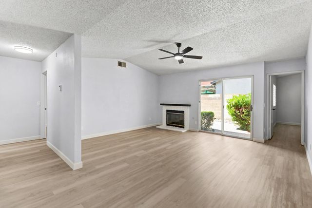 7407 Sunborough Ln, Sacramento, CA 95828