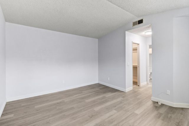 7407 Sunborough Ln, Sacramento, CA 95828