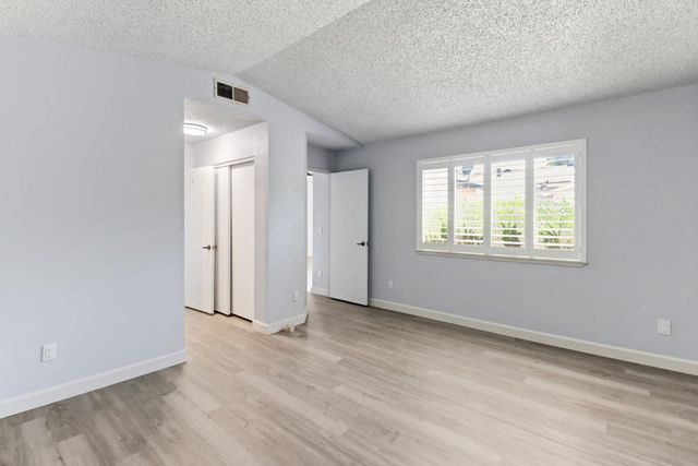 7407 Sunborough Ln, Sacramento, CA 95828