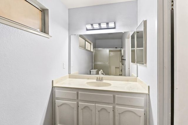 7407 Sunborough Ln, Sacramento, CA 95828
