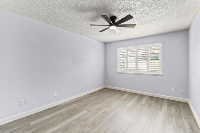 7407 Sunborough Ln, Sacramento, CA 95828