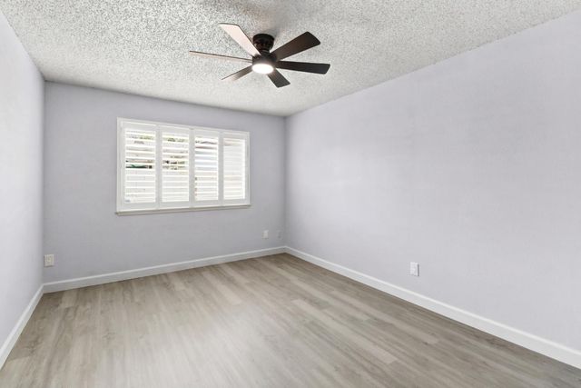 7407 Sunborough Ln, Sacramento, CA 95828