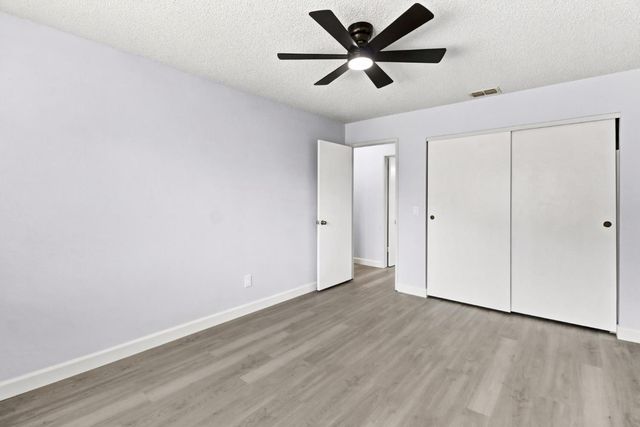 7407 Sunborough Ln, Sacramento, CA 95828