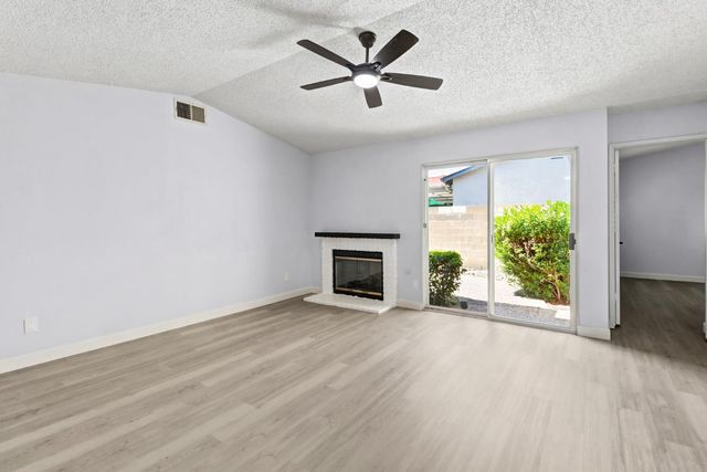 7407 Sunborough Ln, Sacramento, CA 95828