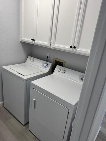 7407 Sunborough Ln, Sacramento, CA 95828