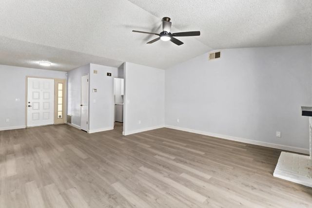 7407 Sunborough Ln, Sacramento, CA 95828