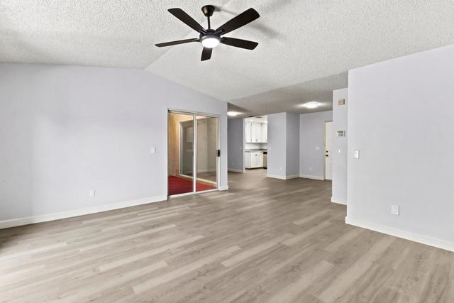 7407 Sunborough Ln, Sacramento, CA 95828
