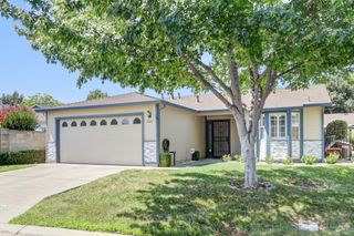 7407 Sunborough Ln, Sacramento, CA 95828