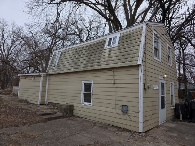 5915 SW 12th Street, Des Moines, IA 50315