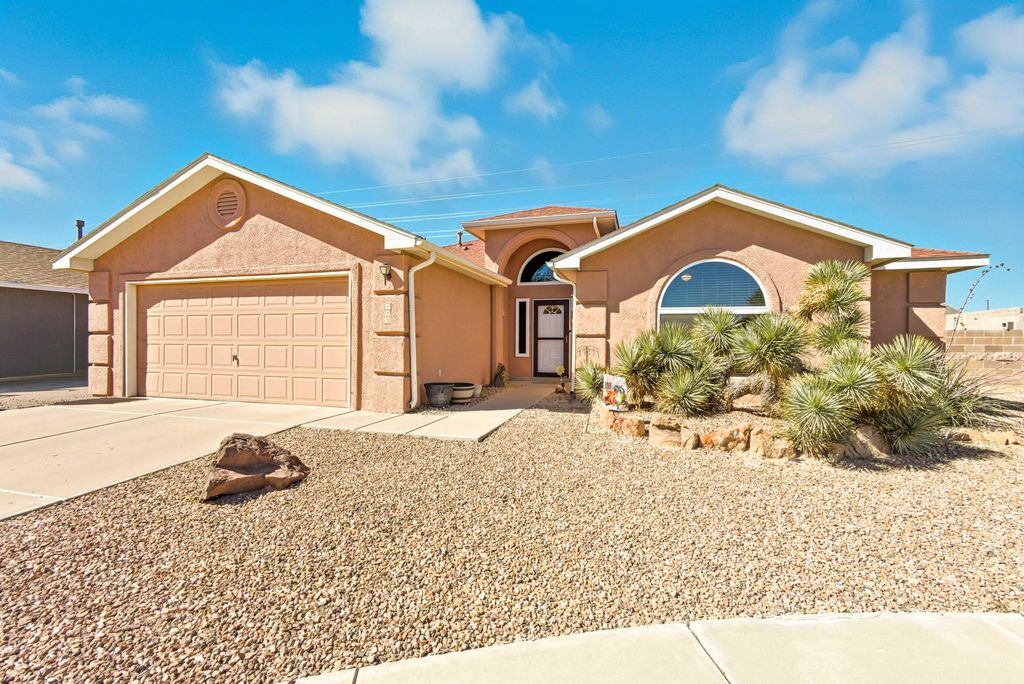 823 CORRAL Street SW, Los Lunas, NM 87031
