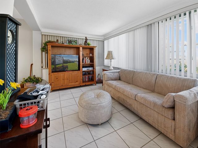 4391 NW 12th Avenue, Deerfield Beach, FL 33064