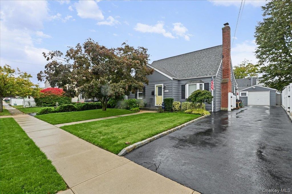 2342 Maple Street, Seaford, NY 11783 — photo 2