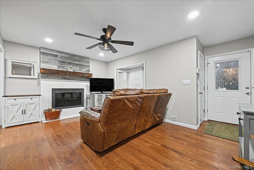 2342 Maple Street, Seaford, NY 11783 — photo 3