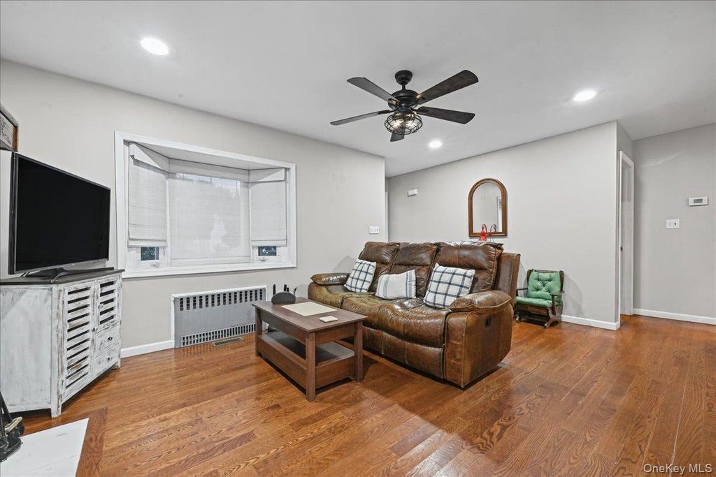 2342 Maple Street, Seaford, NY 11783 — photo 4