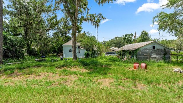 5698 NAVARRE AVENUE, Hampton, FL 32044
