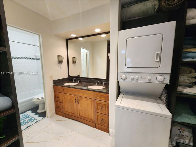 160 Cypress Club Dr 608, Pompano Beach, FL 33060