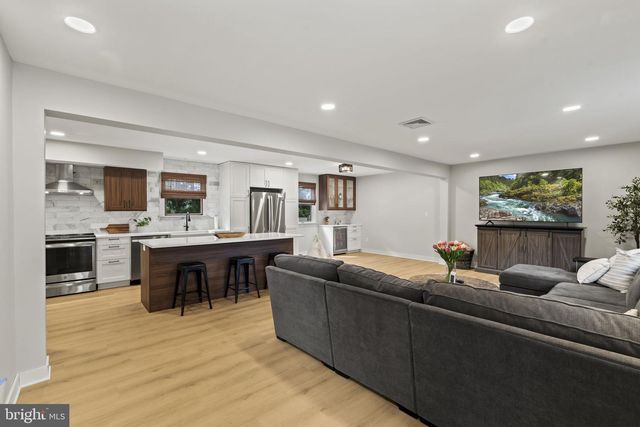 866 DECKER LN, Warminster, PA 18974