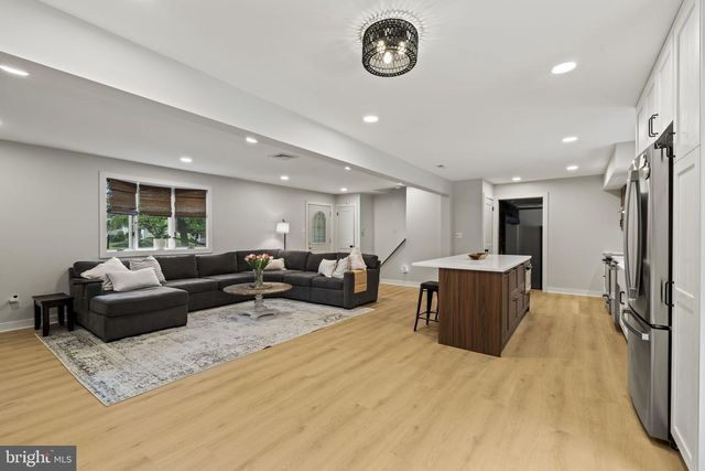 866 DECKER LN, Warminster, PA 18974