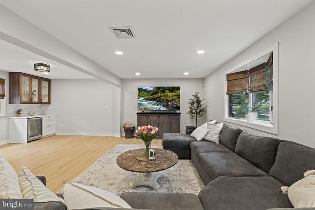 866 DECKER LN, Warminster, PA 18974
