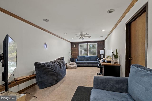 866 DECKER LN, Warminster, PA 18974