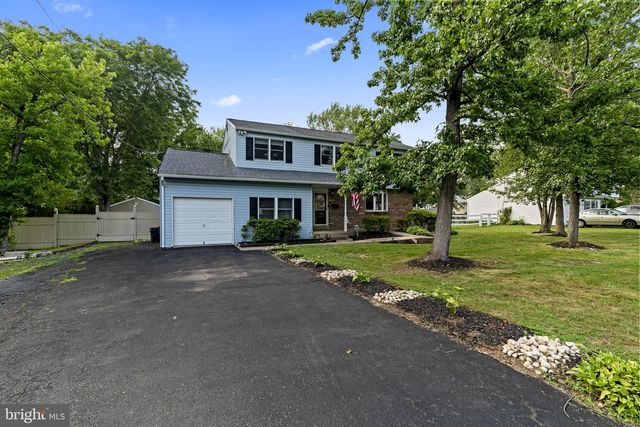 866 DECKER LN, Warminster, PA 18974