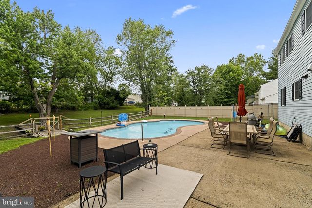 866 DECKER LN, Warminster, PA 18974
