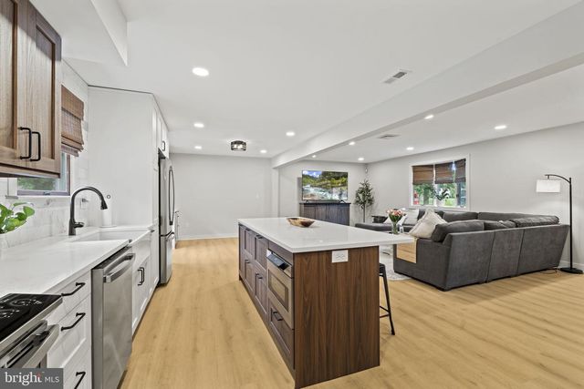 866 DECKER LN, Warminster, PA 18974