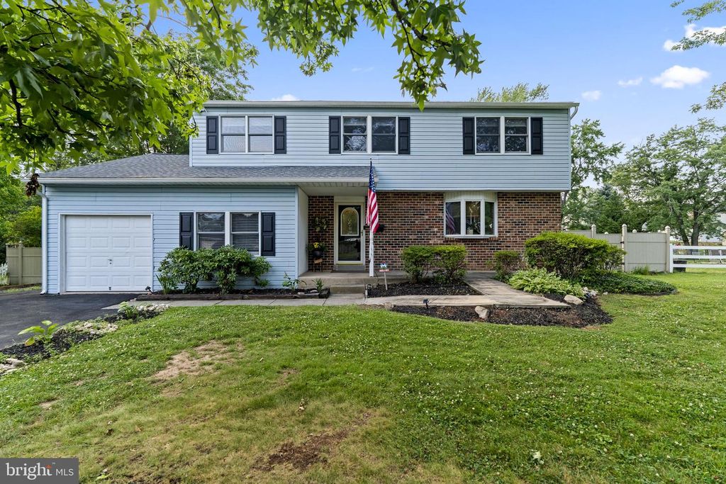 866 DECKER LN, Warminster, PA 18974