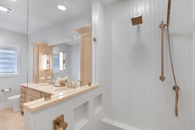 5003 Wenlock Rose Court, Middleton, WI 53562